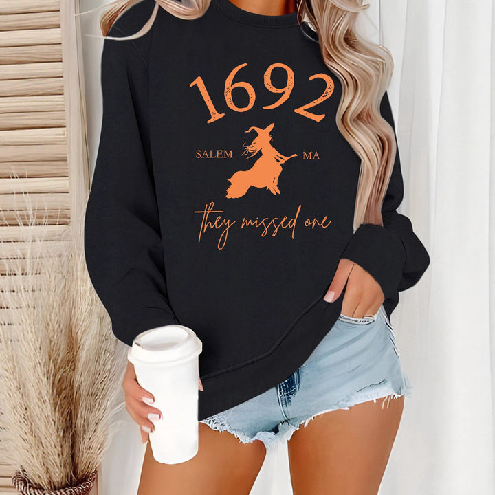 Kvinnors sweatshirt med kreativ häxdesign och bekväm passform Mirla-Eva Jonsson