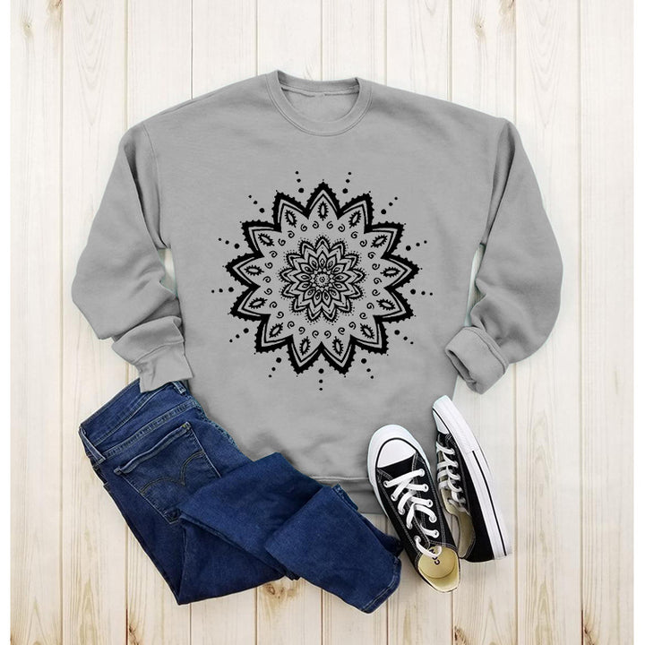 Kvinnors sweatshirt med kreativ mandala-design och avslappnad passform Mirla-Eva Jonsson