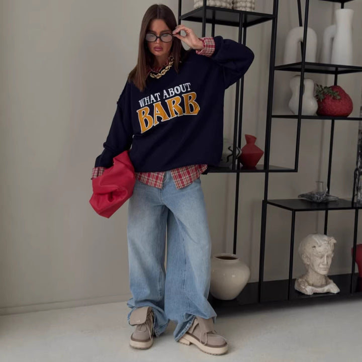Kvinnors sweatshirt med kreativ text och avslappnad passform Mirla-Eva Jonsson