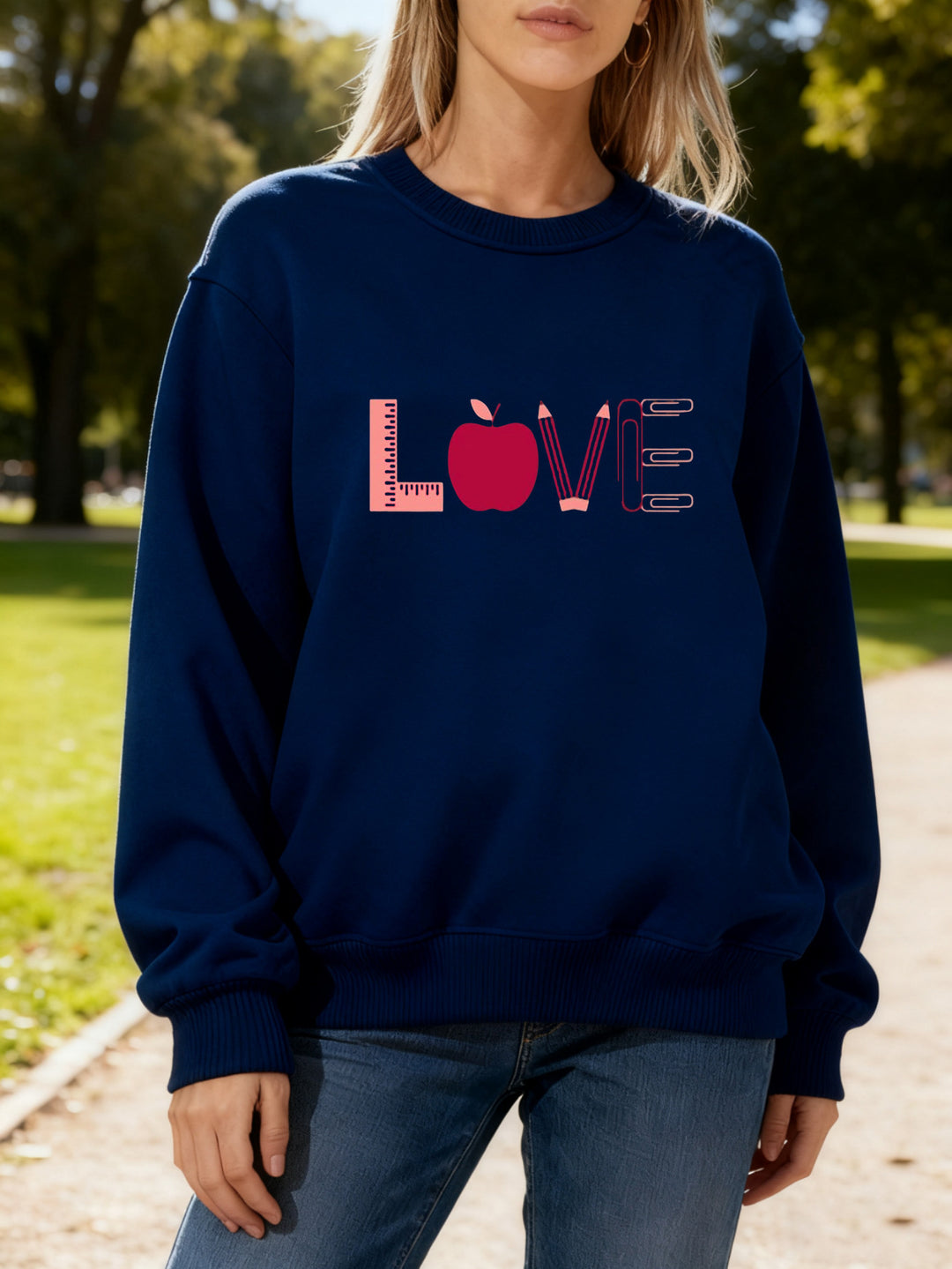 Kvinnors sweatshirt med kreativt kärleksmotiv Mirla-Eva Jonsson
