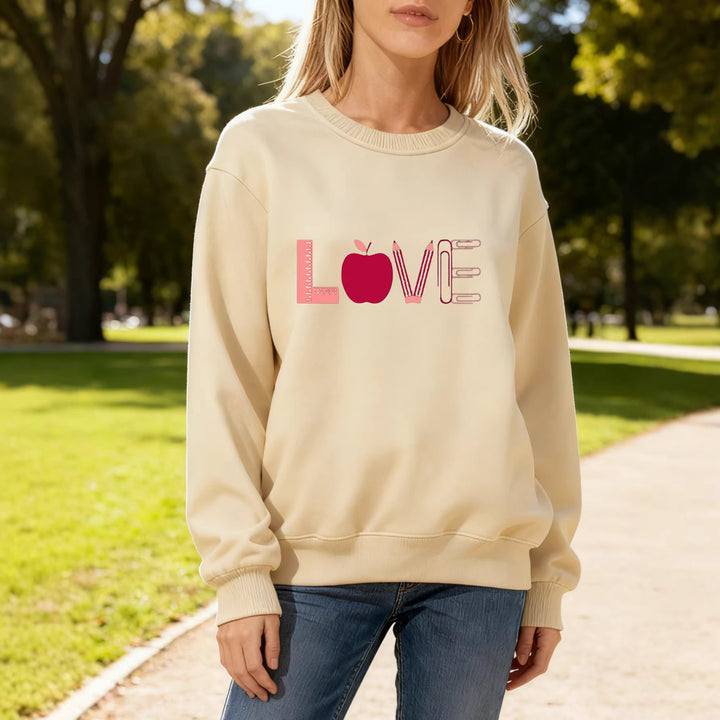Kvinnors sweatshirt med kreativt kärleksmotiv Mirla-Eva Jonsson