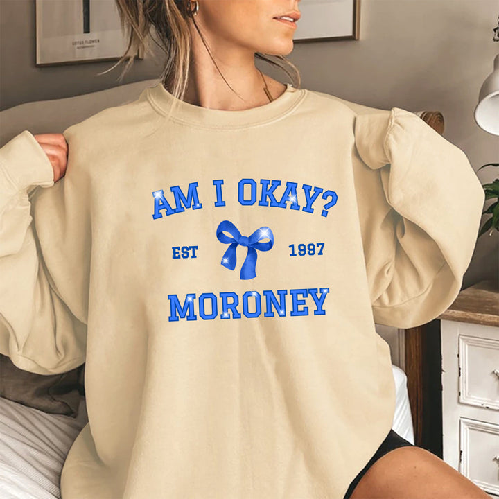 Kvinnors sweatshirt med kreativt tryck och lekfull design Mirla-Eva Jonsson