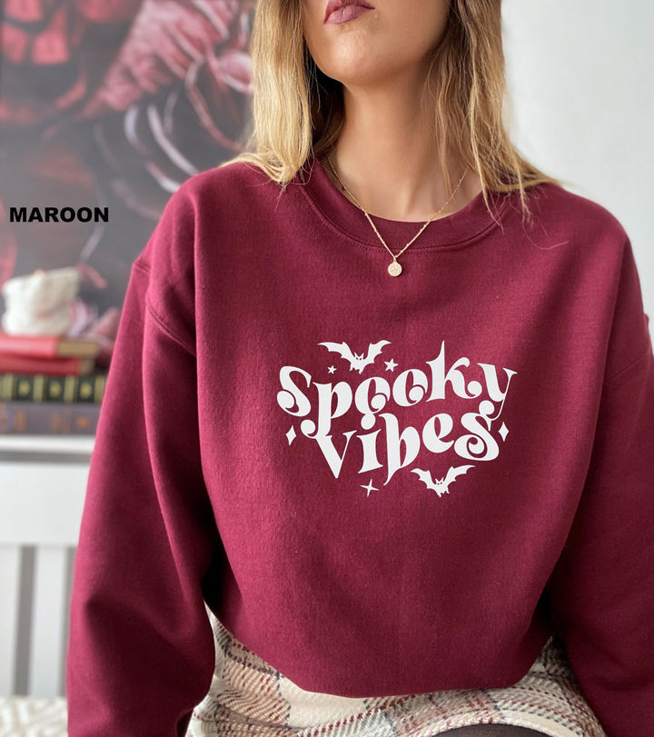 Kvinnors sweatshirt med lekfull Halloween-design och bekväm passform Mirla-Eva Jonsson