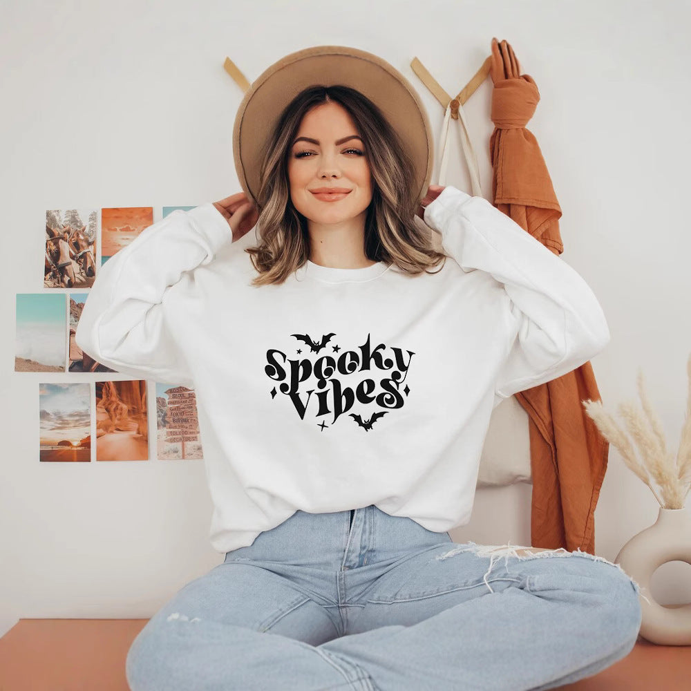 Kvinnors sweatshirt med lekfull Halloween-design och bekväm passform Mirla-Eva Jonsson