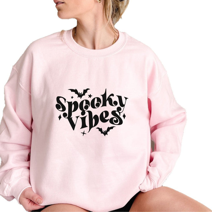 Kvinnors sweatshirt med lekfull Halloween-design och bekväm passform Mirla-Eva Jonsson