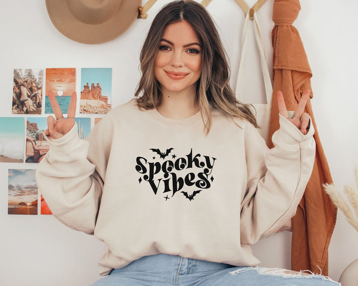 Kvinnors sweatshirt med lekfull Halloween-design och bekväm passform Mirla-Eva Jonsson