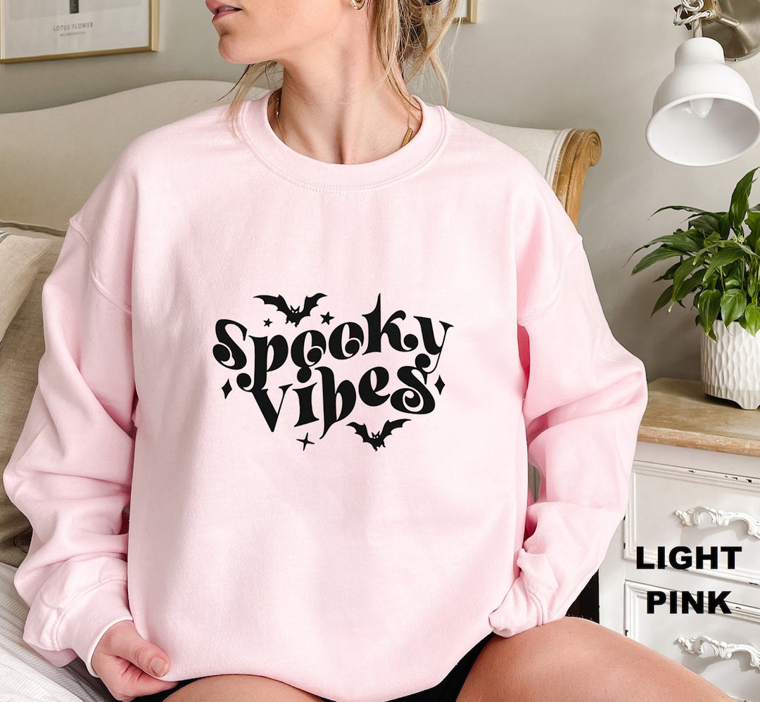 Kvinnors sweatshirt med lekfull Halloween-design och bekväm passform Mirla-Eva Jonsson
