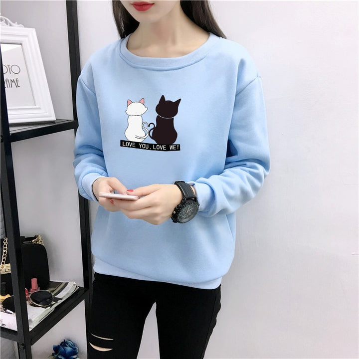 Kvinnors sweatshirt med lekfull kattdesign och humoristisktryck Mirla-Eva Jonsson