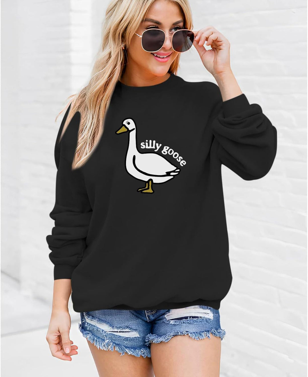 Kvinnors sweatshirt med lekfullt hotmot och avslappnad passform Mirla-Eva Jonsson