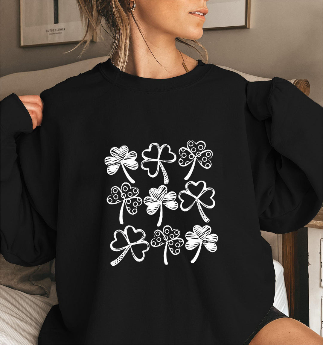 Kvinnors sweatshirt med lekfullt klövermönster Mirla-Eva Jonsson
