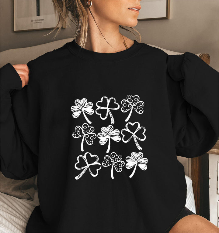 Kvinnors sweatshirt med lekfullt klövermönster Mirla-Eva Jonsson