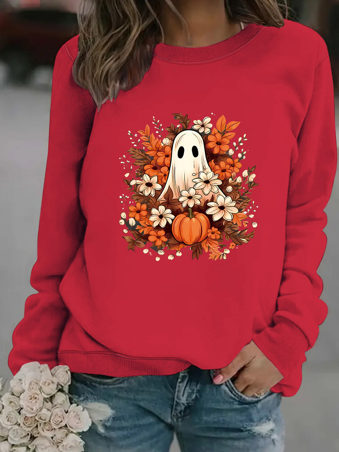 Kvinnors sweatshirt med lekfullt spöklikt höstmotiv Mirla-Eva Jonsson