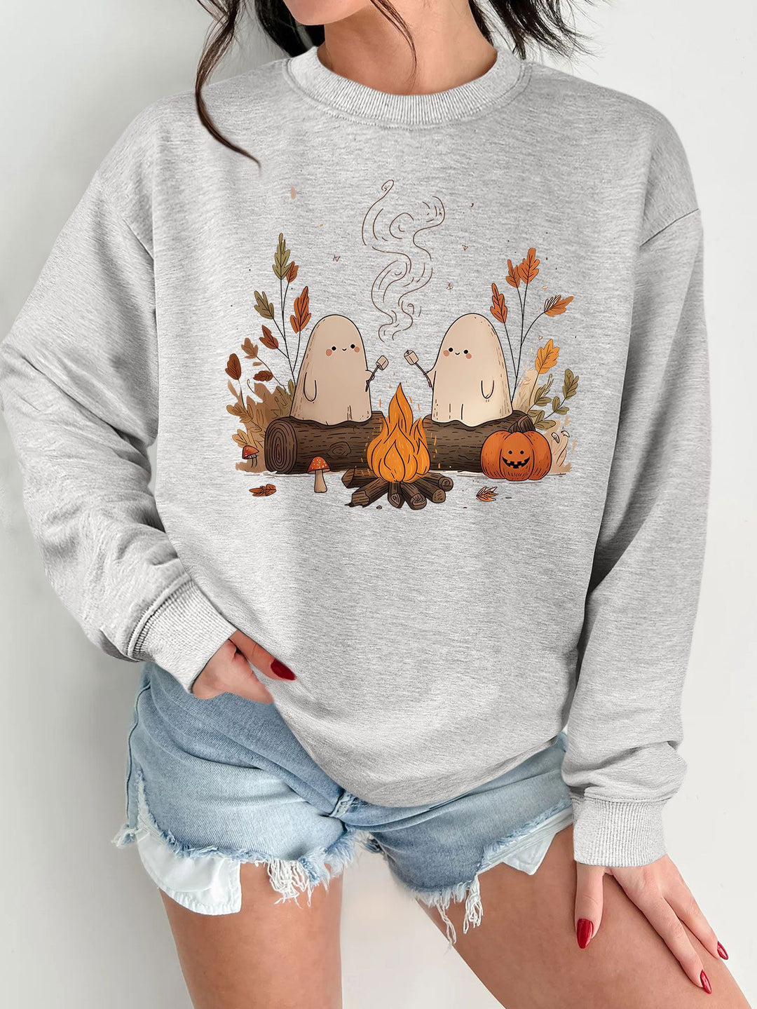 Kvinnors sweatshirt med lekfullt spöklikt motiv och bekväm passform Mirla-Eva Jonsson