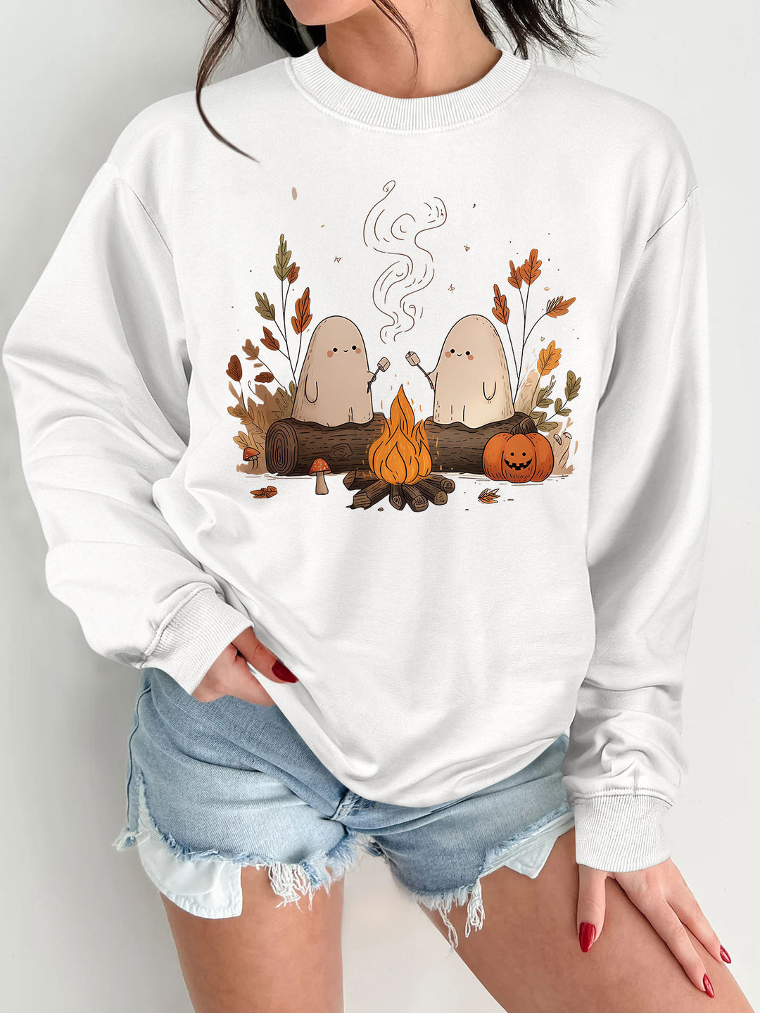 Kvinnors sweatshirt med lekfullt spöklikt motiv och bekväm passform Mirla-Eva Jonsson