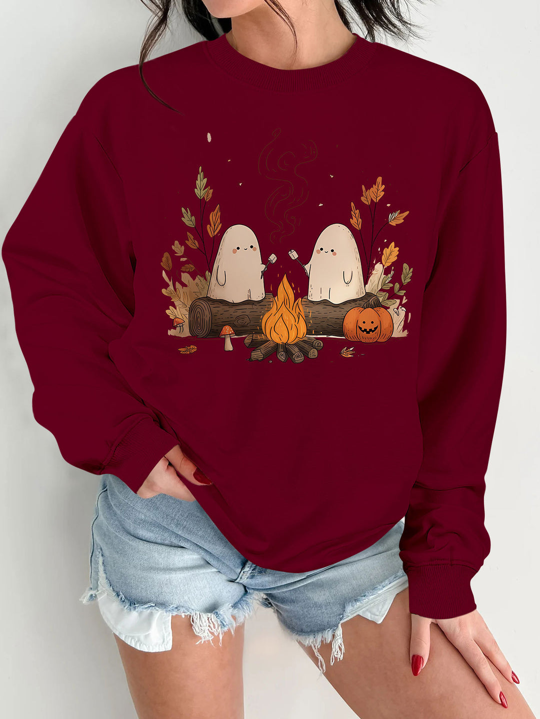 Kvinnors sweatshirt med lekfullt spöklikt motiv och bekväm passform Mirla-Eva Jonsson