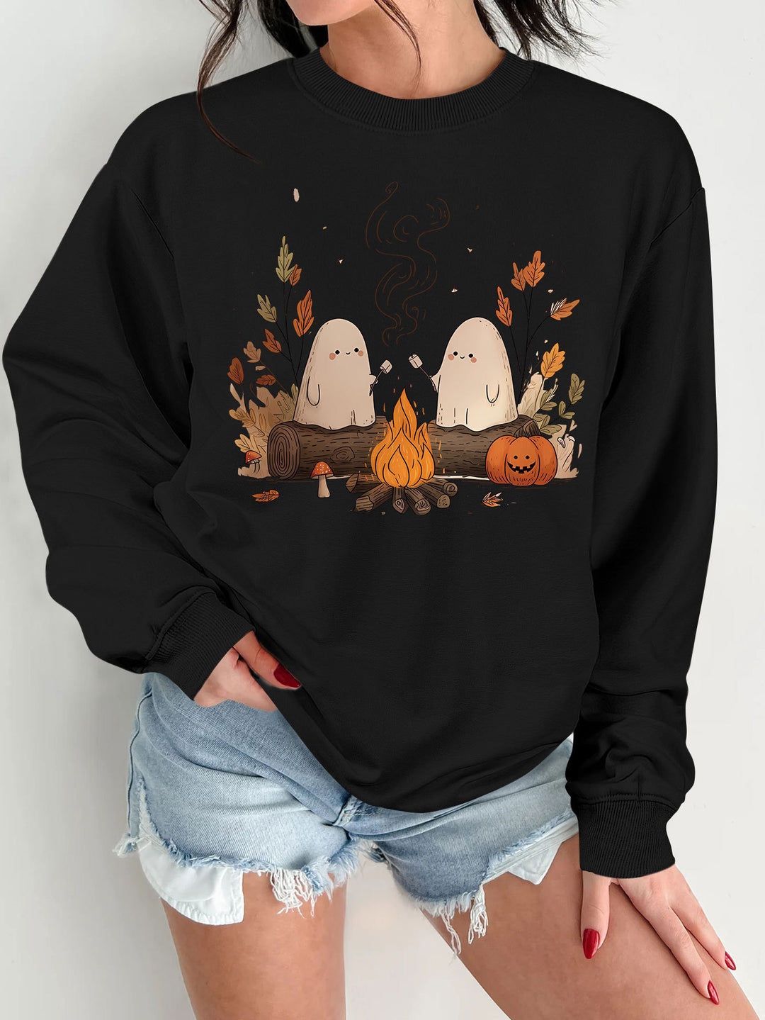 Kvinnors sweatshirt med lekfullt spöklikt motiv och bekväm passform Mirla-Eva Jonsson