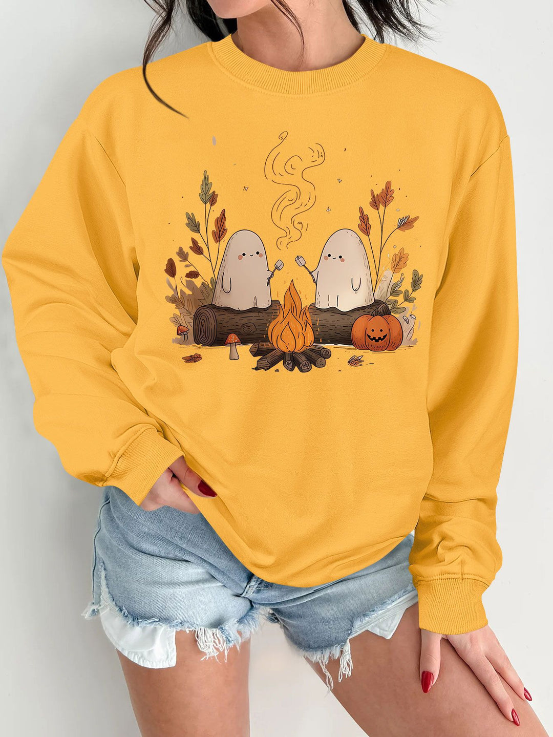 Kvinnors sweatshirt med lekfullt spöklikt motiv och bekväm passform Mirla-Eva Jonsson