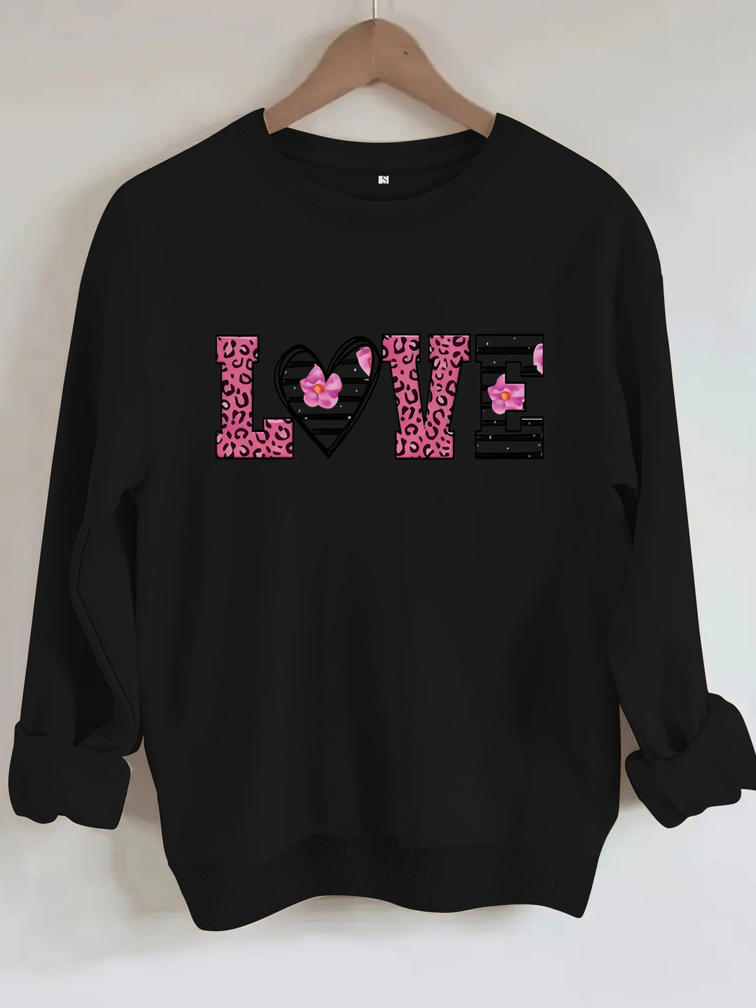 Kvinnors sweatshirt med modernt leopardhjärtadesign och bekväm passform Mirla-Eva Jonsson