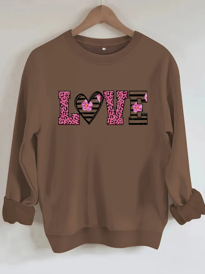 Kvinnors sweatshirt med modernt leopardhjärtadesign och bekväm passform Mirla-Eva Jonsson