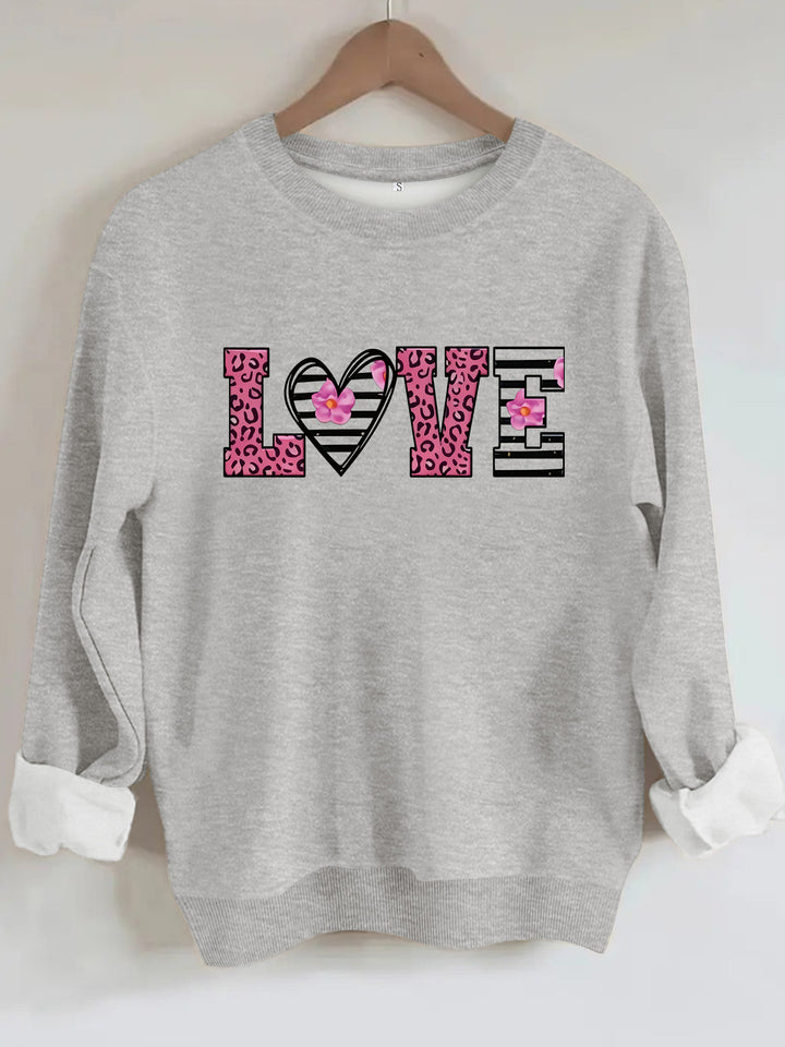 Kvinnors sweatshirt med modernt leopardhjärtadesign och bekväm passform Mirla-Eva Jonsson