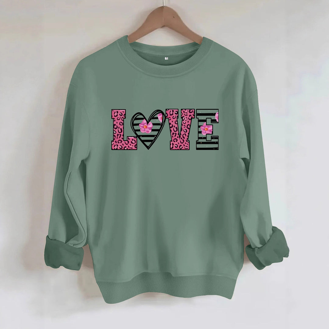 Kvinnors sweatshirt med modernt leopardhjärtadesign och bekväm passform Mirla-Eva Jonsson