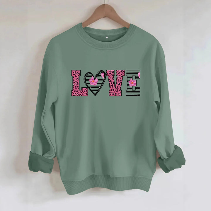 Kvinnors sweatshirt med modernt leopardhjärtadesign och bekväm passform Mirla-Eva Jonsson