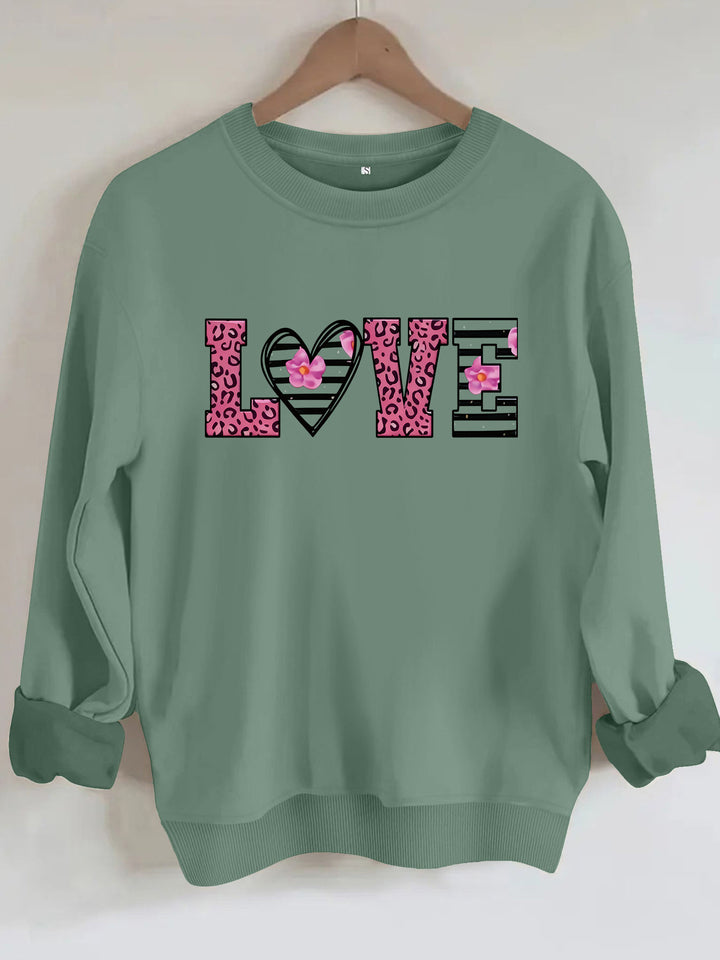 Kvinnors sweatshirt med modernt leopardhjärtadesign och bekväm passform Mirla-Eva Jonsson