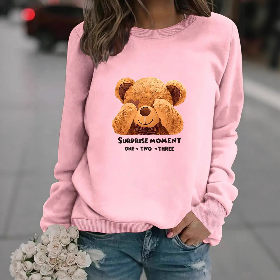 Kvinnors sweatshirt med unikt björnmotiv och underhållande text Mirla-Eva Jonsson