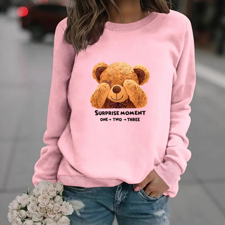 Kvinnors sweatshirt med unikt björnmotiv och underhållande text Mirla-Eva Jonsson