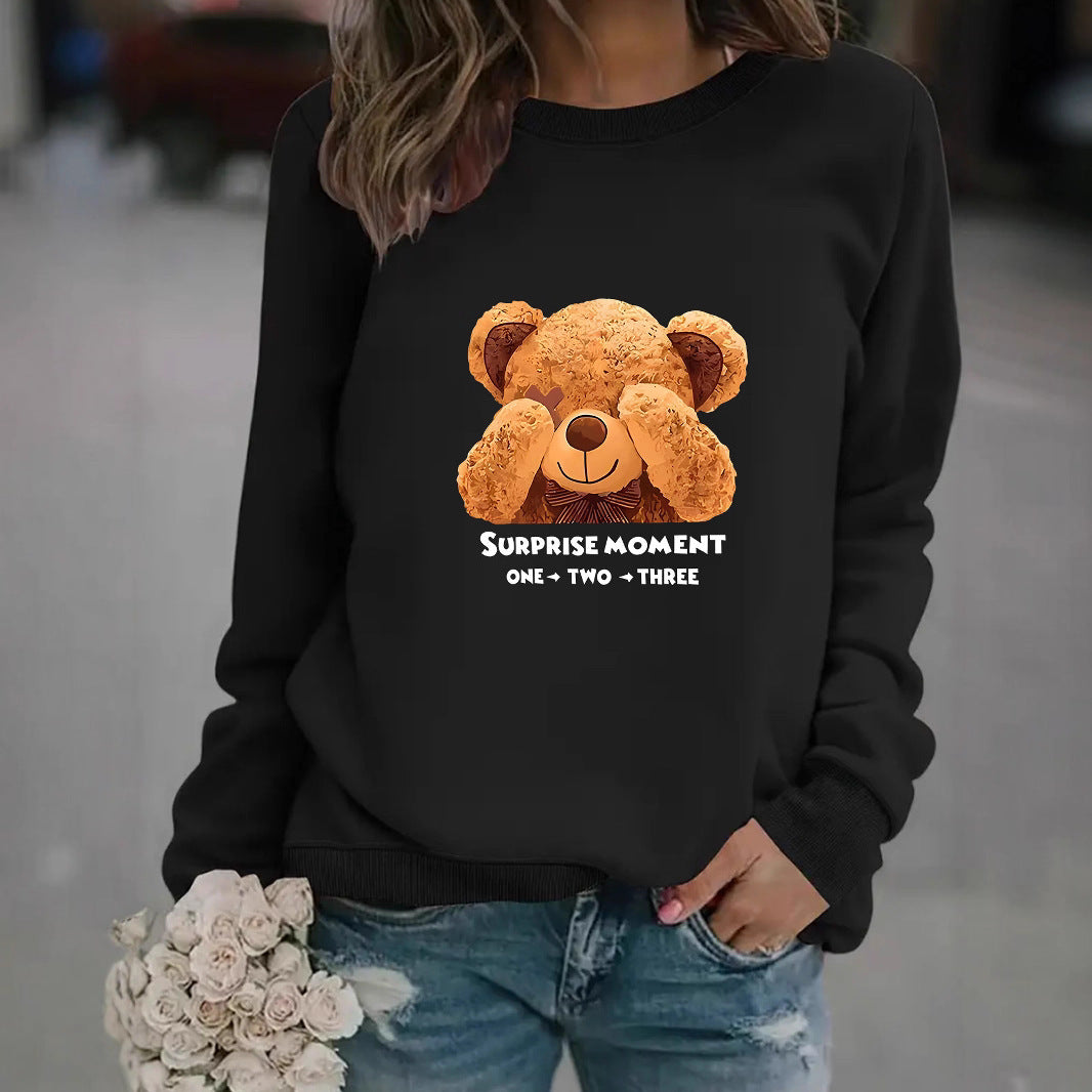 Kvinnors sweatshirt med unikt björnmotiv och underhållande text Mirla-Eva Jonsson