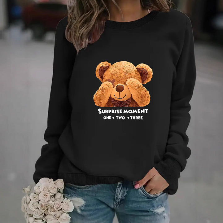 Kvinnors sweatshirt med unikt björnmotiv och underhållande text Mirla-Eva Jonsson
