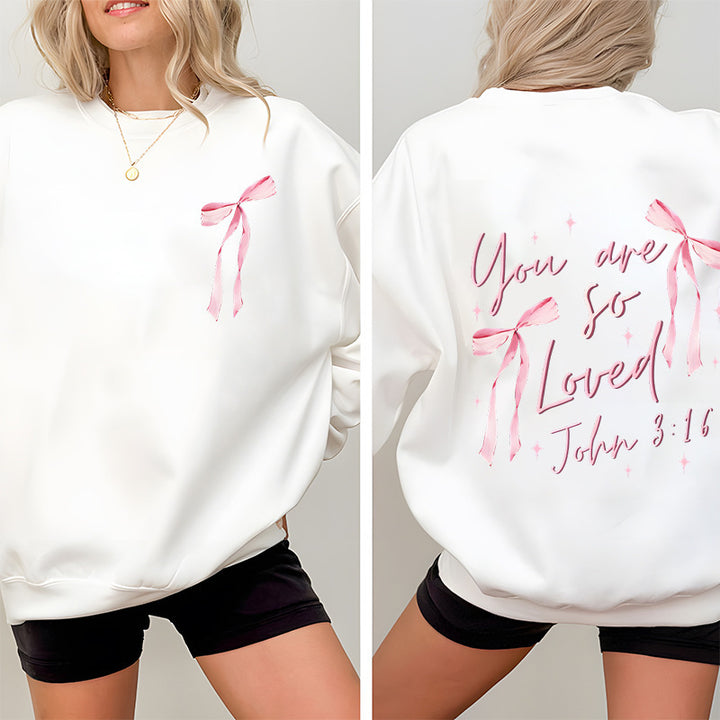 Kvinnors sweatshirt med unikt tryck och lekfull design Mirla-Eva Jonsson