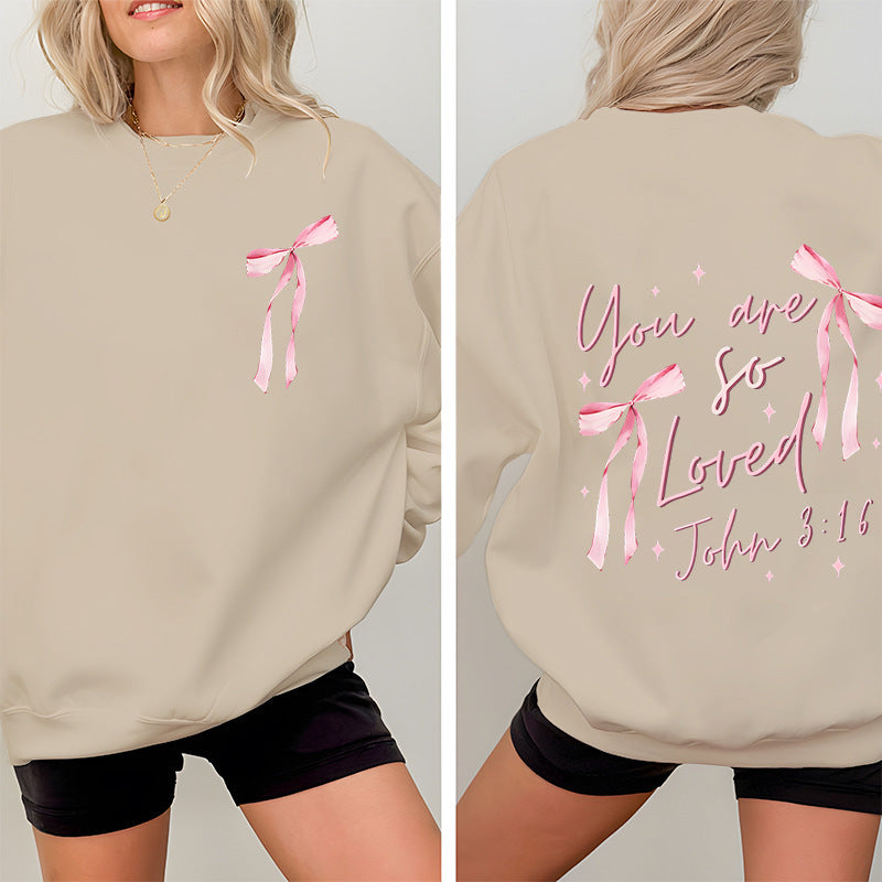 Kvinnors sweatshirt med unikt tryck och lekfull design Mirla-Eva Jonsson