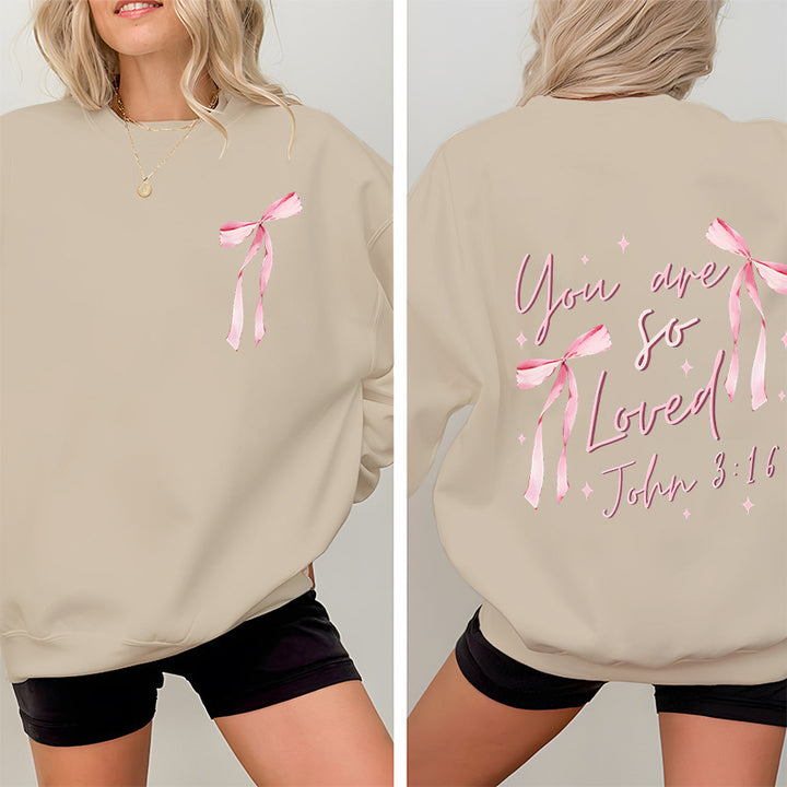 Kvinnors sweatshirt med unikt tryck och lekfull design Mirla-Eva Jonsson