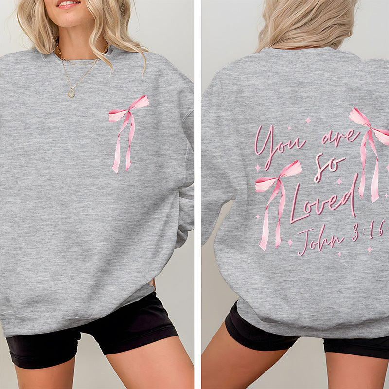 Kvinnors sweatshirt med unikt tryck och lekfull design Mirla-Eva Jonsson