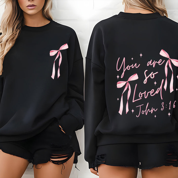 Kvinnors sweatshirt med unikt tryck och lekfull design Mirla-Eva Jonsson