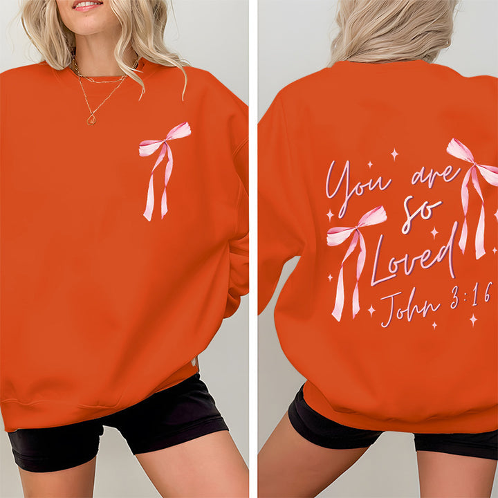 Kvinnors sweatshirt med unikt tryck och lekfull design Mirla-Eva Jonsson