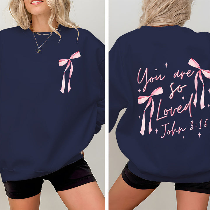 Kvinnors sweatshirt med unikt tryck och lekfull design Mirla-Eva Jonsson