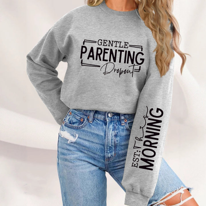 Kvinnors sweatshirt med unikt tryckt föräldraskapsmotiv och avslappnad passform Mirla-Eva Jonsson