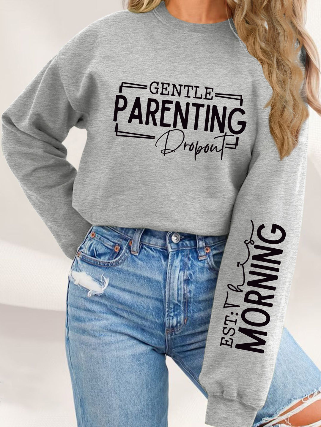 Kvinnors sweatshirt med unikt tryckt föräldraskapsmotiv och avslappnad passform Mirla-Eva Jonsson
