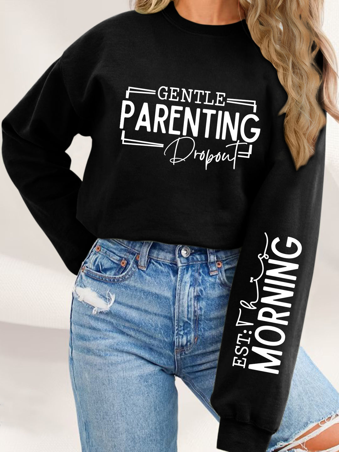 Kvinnors sweatshirt med unikt tryckt föräldraskapsmotiv och avslappnad passform Mirla-Eva Jonsson