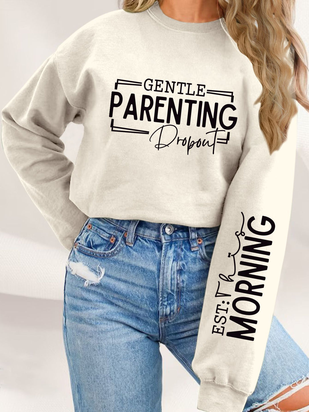 Kvinnors sweatshirt med unikt tryckt föräldraskapsmotiv och avslappnad passform Mirla-Eva Jonsson