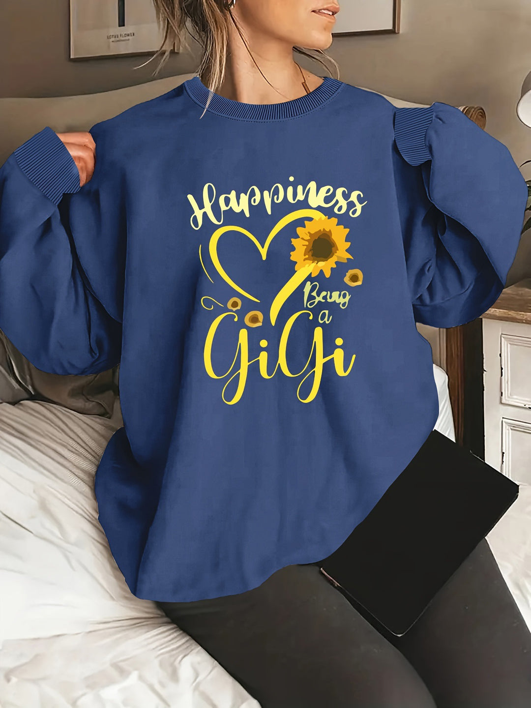Kvinnors sweatshirt med voluminösa ärmar och glad motiv Mirla-Eva Jonsson