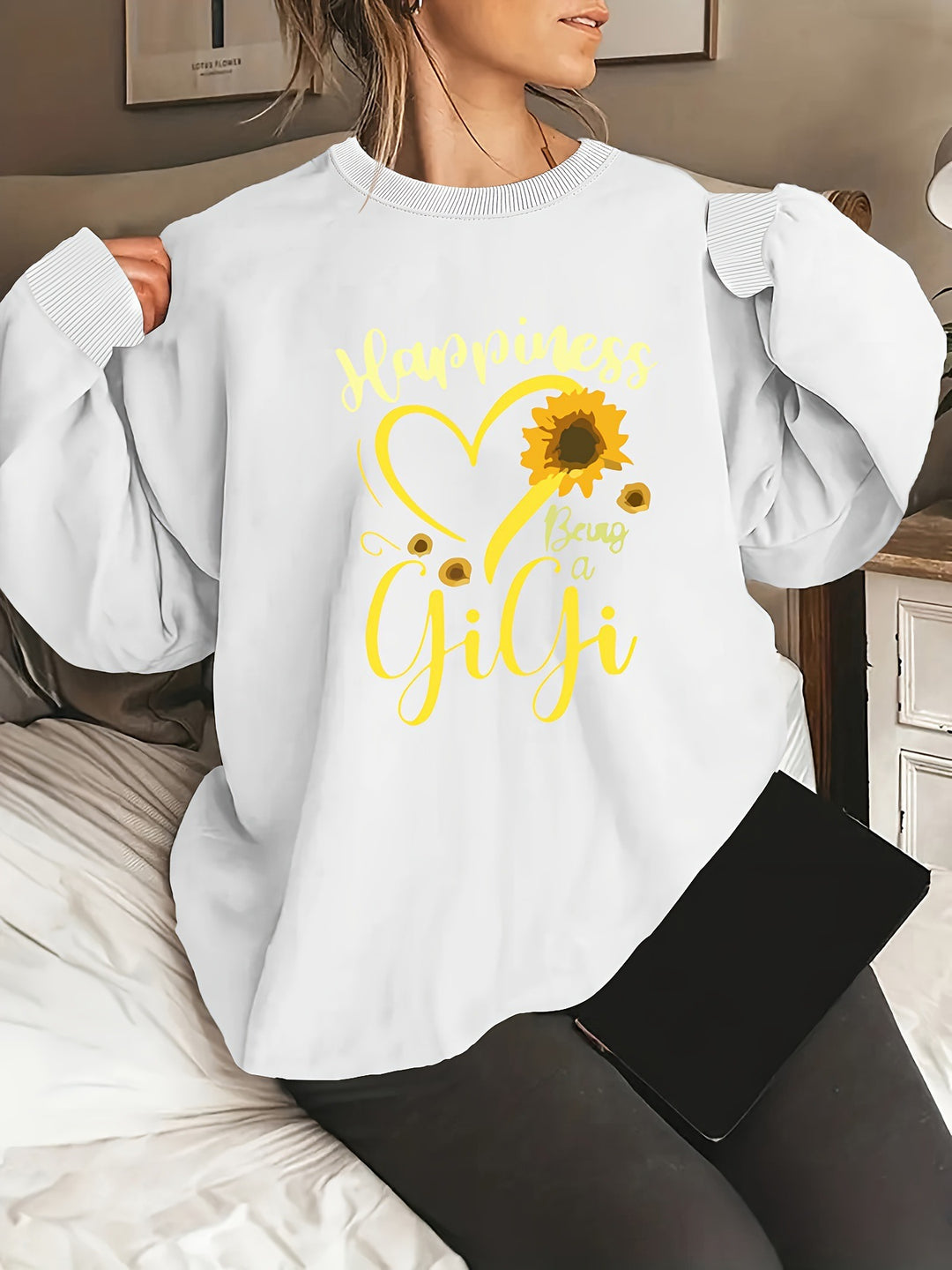 Kvinnors sweatshirt med voluminösa ärmar och glad motiv Mirla-Eva Jonsson