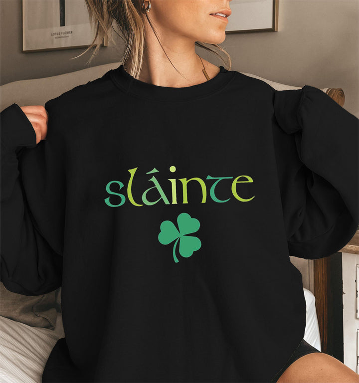 Kvinnors sweatshirt med voluminösa ärmar och motiverande design Mirla-Eva Jonsson