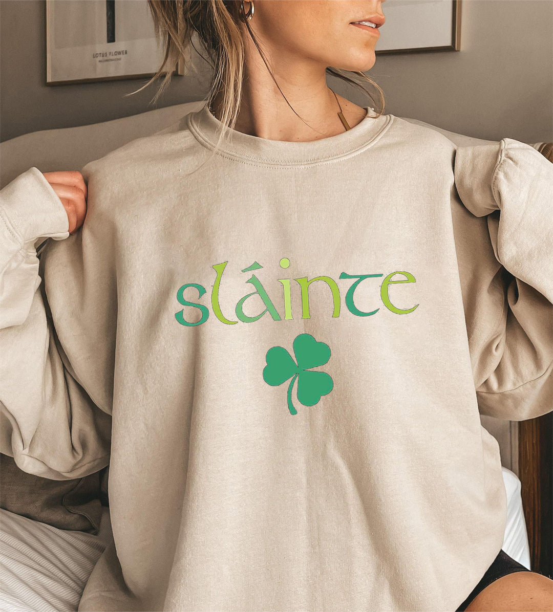Kvinnors sweatshirt med voluminösa ärmar och motiverande design Mirla-Eva Jonsson