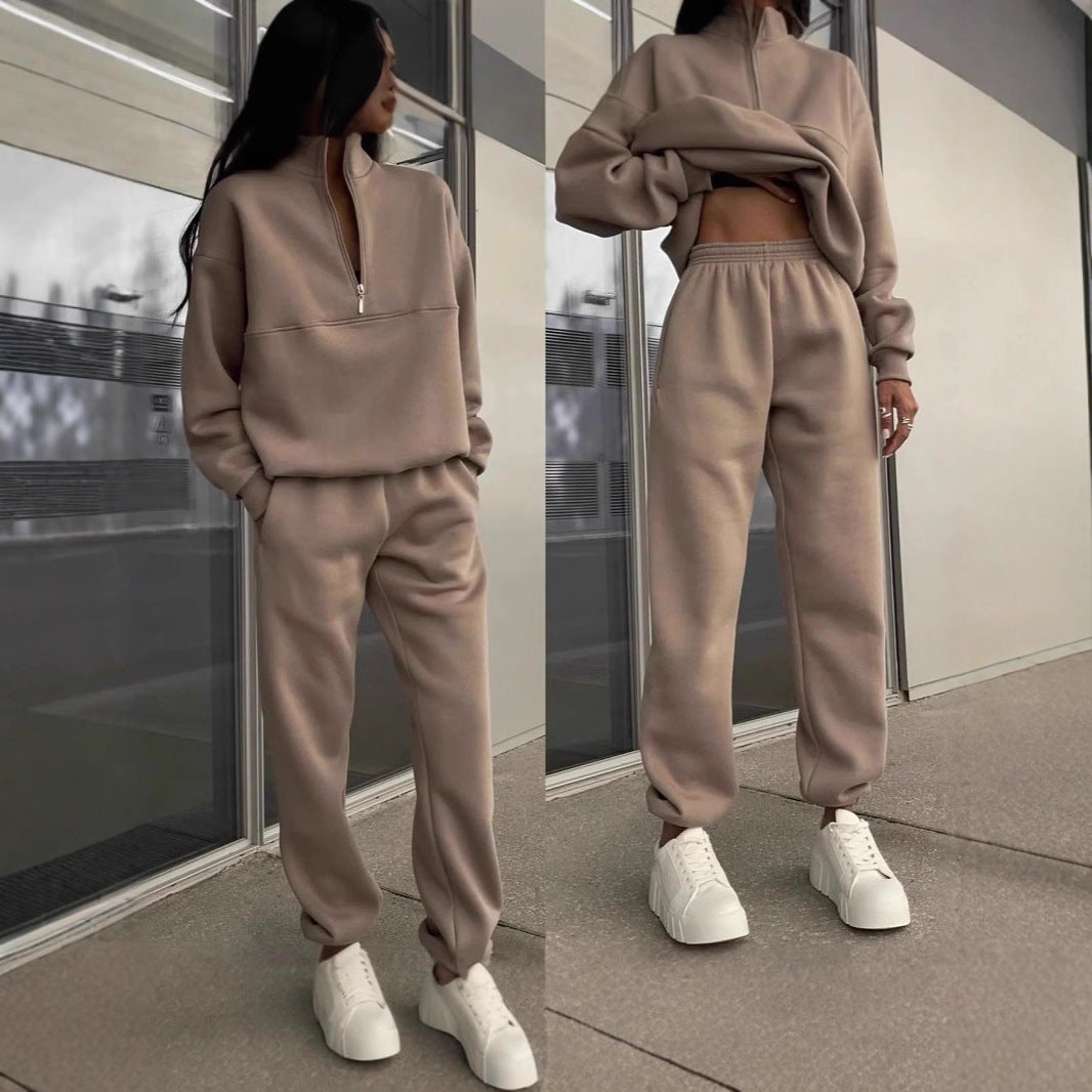 Kvinnors sweatshirt och joggingbyxor set med modern ståkrage Mirla-Eva Jonsson