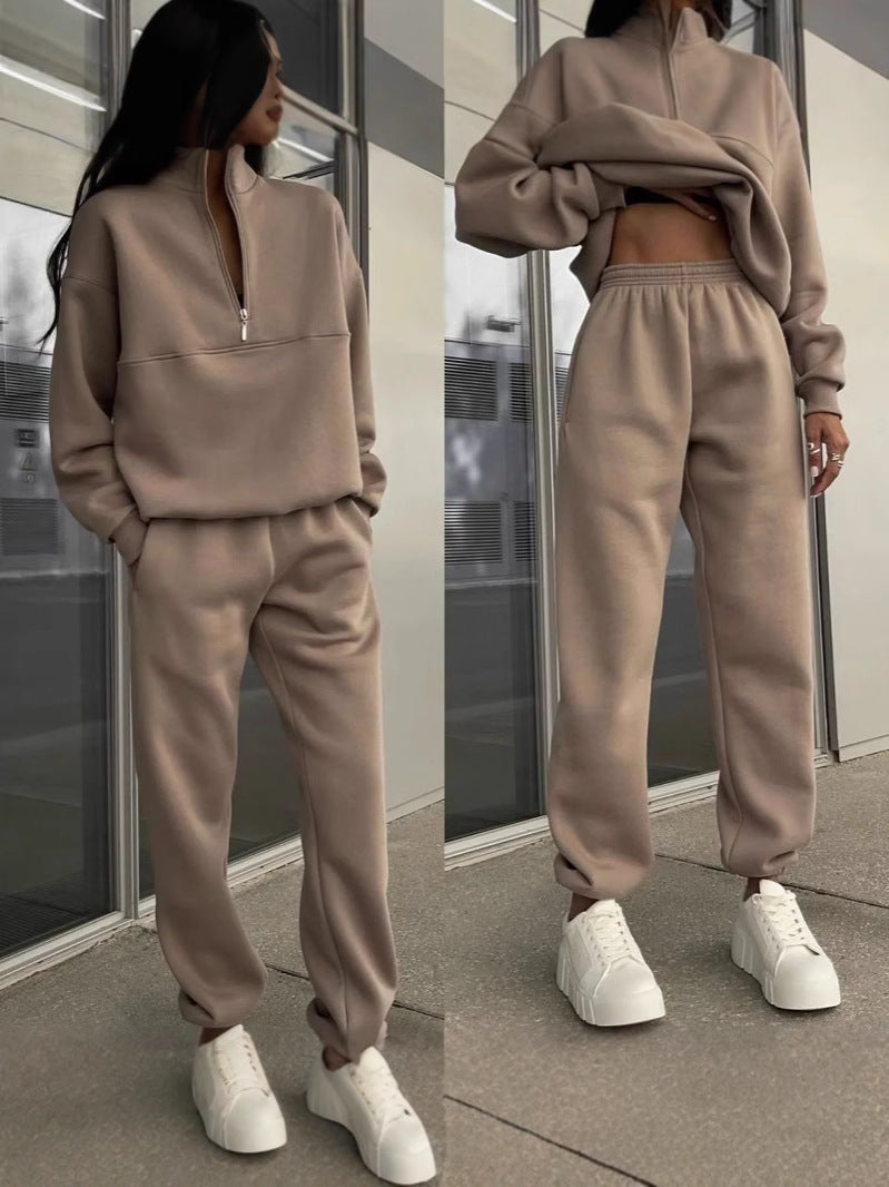 Kvinnors sweatshirt och joggingbyxor set med modern ståkrage Mirla-Eva Jonsson
