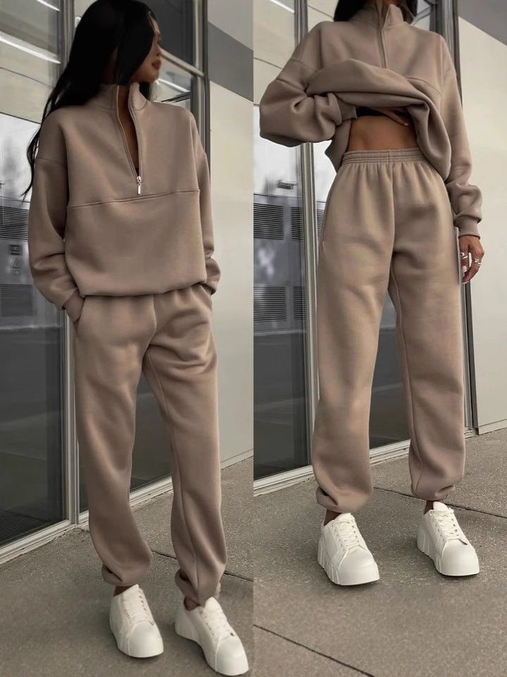 Kvinnors sweatshirt och joggingbyxor set med modern ståkrage Mirla-Eva Jonsson