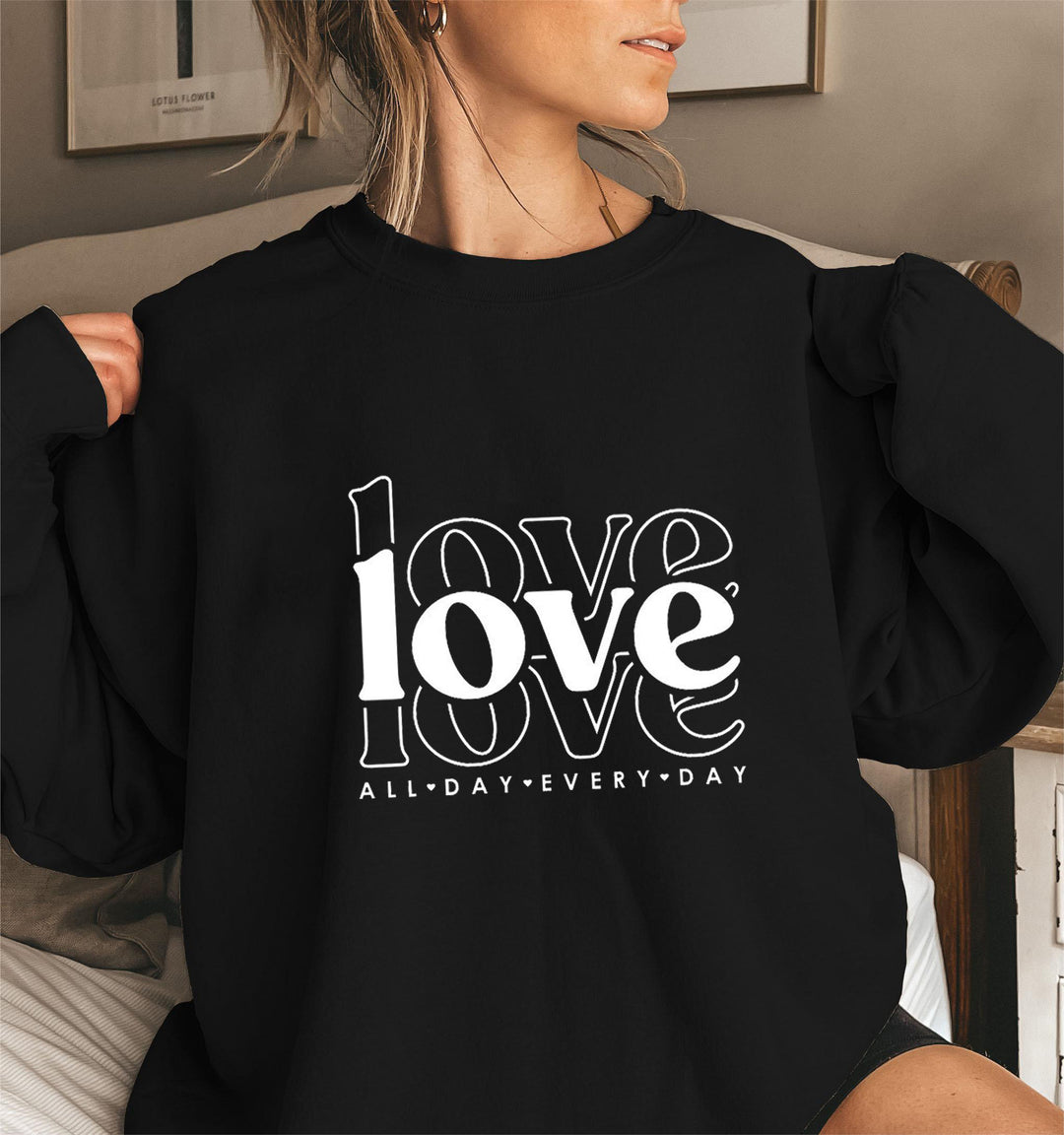 Kvinnors sweatshirts med voluminösa ärmar och modern kärlekstryck Mirla-Eva Jonsson